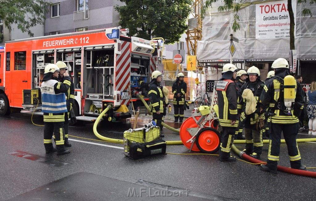 Feuer 2 Koeln Nippes Neusserstr P079.JPG - Miklos Laubert